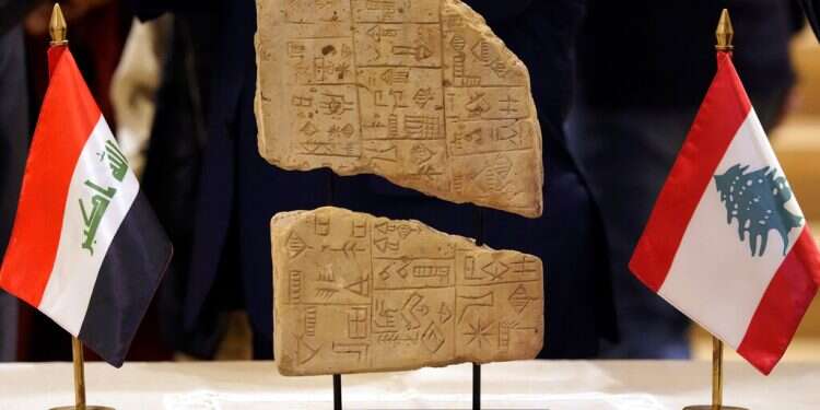 Hundreds of artifacts from different eras returned to Iraq