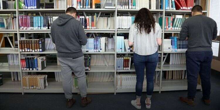 Israeli students abandoning Land of Israel studies