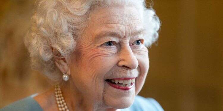 Queen Elizabeth kicks off festivities marking 70 years on throne