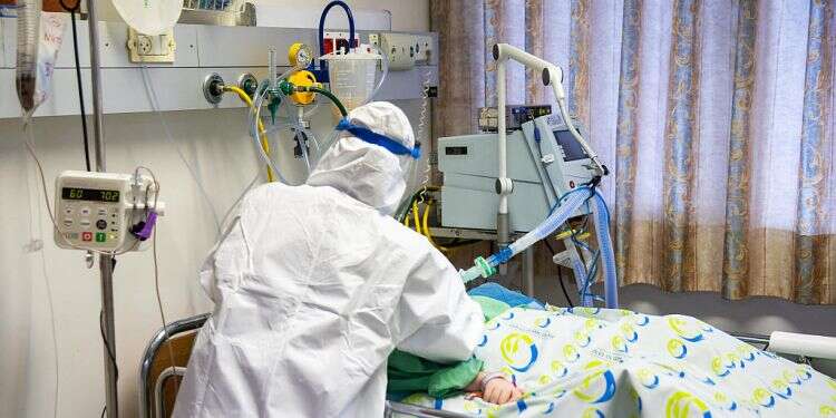 Record 1,263 Israelis seriously ill with COVID as morbidity appears to wane
