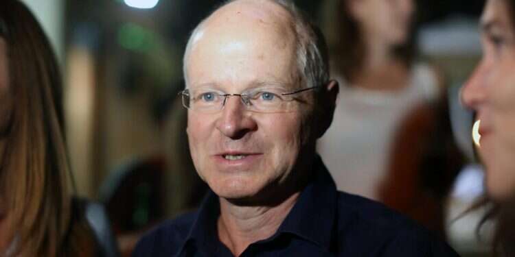 Noam Schalit, father of captive Israeli soldier, dies at 68