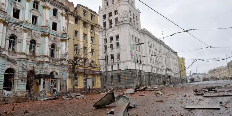 Heavy fighting near strategic port city of Mariupol as Russia, Ukraine resume talks