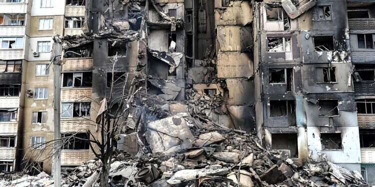 Kharkiv Jews narrowly escape tragedy as bomb explodes near Great Synagogue