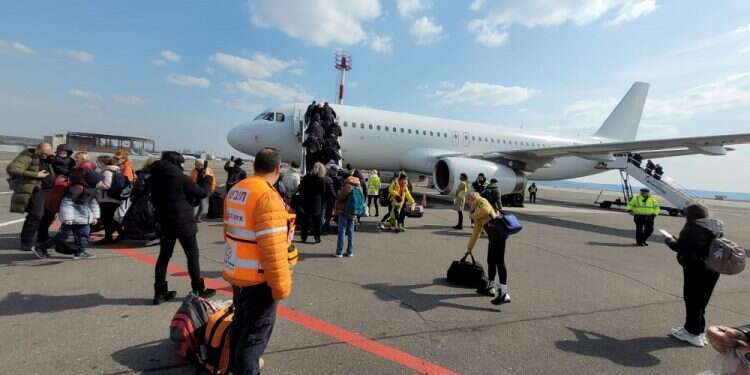 United Hatzalah helps over 2,000 Ukrainian refugees come to Israel