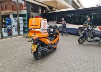 City bus hits clothing store in Tel Aviv