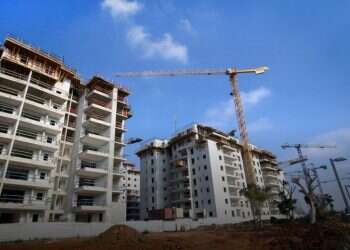 Israelis desperate for new apartments, and are willing to pay