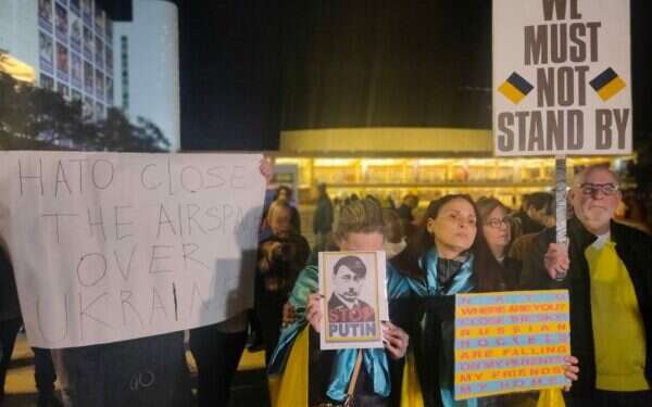 Hundreds protest outside Russian Embassy in Tel Aviv, call on PM to 'wake up'