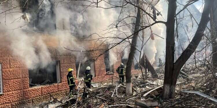 4 Ukrainians killed, 21 wounded as Russian shelling continues