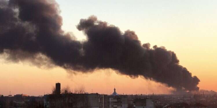 Nearly 40,000 Ukrainians flee besieged port city of Mariupol