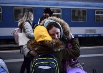 Thousands flee Donbas as Russia shifts focus to eastern Ukraine