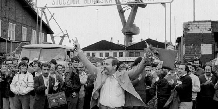 We must show solidarity with the Ukrainian people