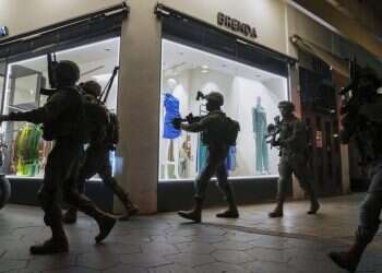 Terrorist kills 2, wounds 9 in shooting at Tel Aviv bar