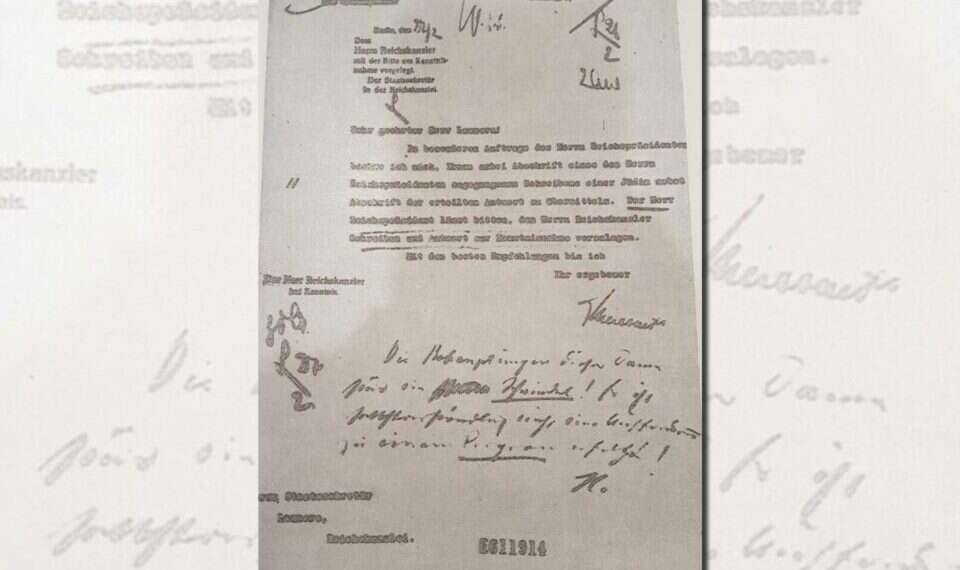 A handwritten note by Adolf Hitler sent to German Jew Frieda Friedman Why did Hitler write a letter to a Jew?