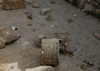 Palestinians mark Ramadan by destroying Temple Mount antiquities