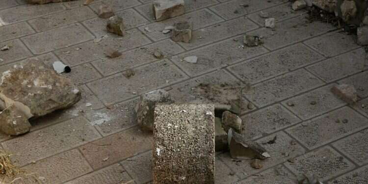 Palestinians mark Ramadan by destroying Temple Mount antiquities