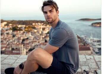 'Vampire Diaries' actor supports Israel amid terrorism wave