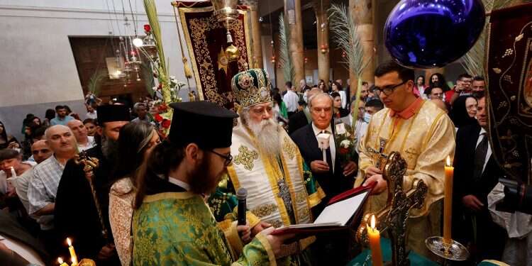 Christians mark Easter Sunday, Palm Sunday under shadow of Ukraine war