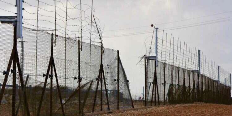 Cabinet decision to build security wall ignores diplomatic ramifications