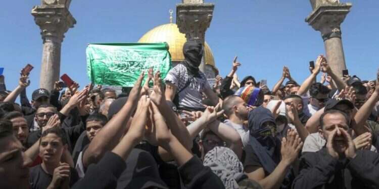 Police: Quiet restored at Temple Mount, Ramadan prayers going on as usual