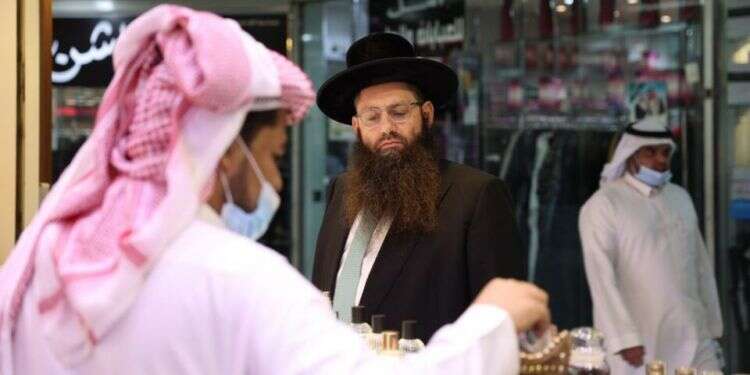 Rabbi Yaakov Herzog Hundreds of pounds of matzah distributed to Jews across Saudi Arabia in 2022