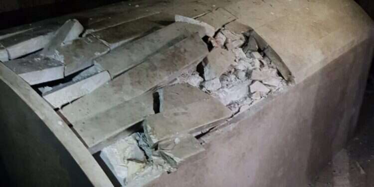 Palestinians vandalize Joseph's Tomb; PM vows to bring perpetrators to justice