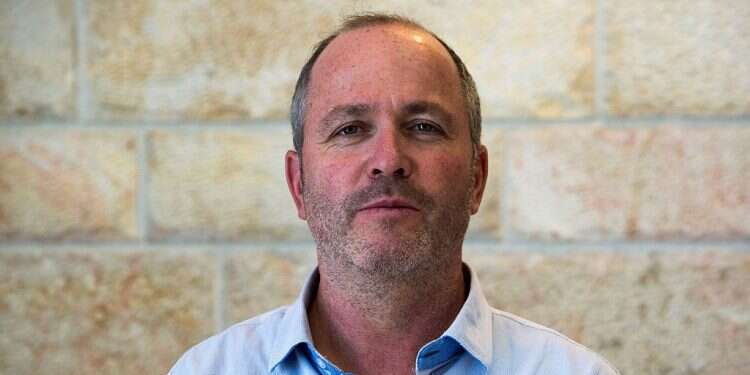 Israel Hayom reporter Ariel Kahana wins prestigious journalism award