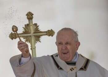 Pope Francis blesses the altar as he arrives to celebrate the Catholic Easter Sunday mass in St. Peter's Square at the Vatican, April 17, 2022 Pope uses Easter message to ask for peace in Holy Land