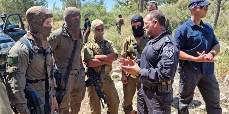 Terrorists who carried out attack in Elad apprehended after 4-day manhunt