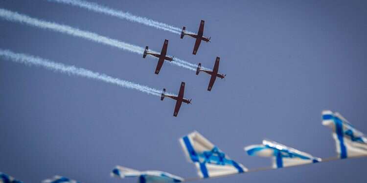 Israelis flock to beaches, parks to celebrate Independence Day