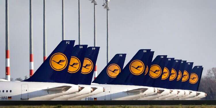 Lufthansa keeps over 100 Jews off flight, claims they violated mask requirement