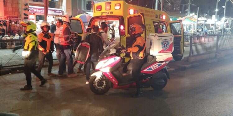 Border Police officer wounded in Jerusalem stabbing, attack foiled in Gush Etzion