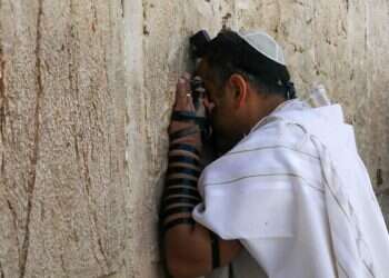 Israelis denied entry into Jordan over tefillin