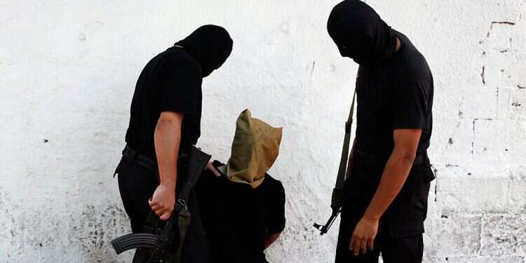 Palestinians alarmed by attempted lynching of 'collaborator' at Al-Aqsa