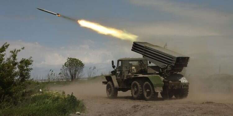 Denmark, US send weapons to Ukraine as Russia pummels hold-out city in east