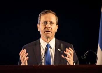 Herzog tells yeshiva students 'unity is sacrosanct'