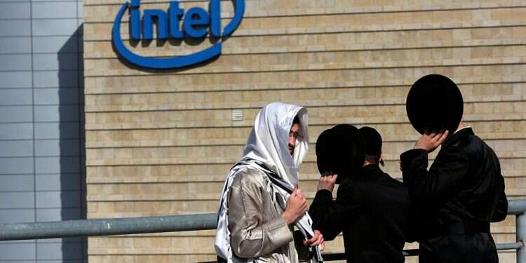 Report: Israel struggling to integrate ultra-Orthodox, Arab workers into high-tech