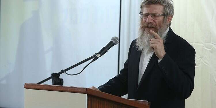 Religious LGBTQ soldiers demand IDF oust rabbi for homophobic remarks