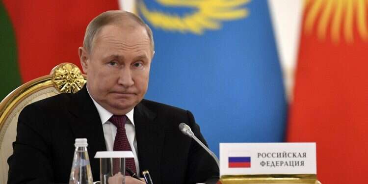 EU leaders agree to ban 90% of Russian oil by year-end