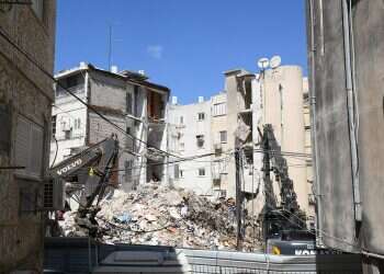 Hundreds of aging buildings uninsured for collapse