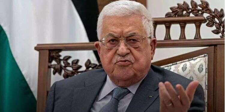 Abbas weighs steps to pressure Israel to return to peace talks