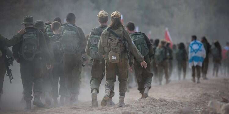 Hundreds of students sign petition against mixed-gender combat units