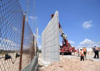 Israel begins building replacement W. Bank security barrier