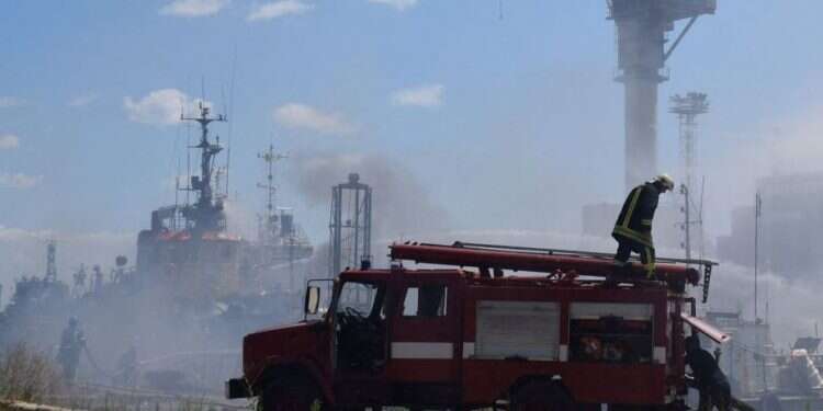 Russian missiles hit Ukraine port; Kyiv says still preparing grain exports