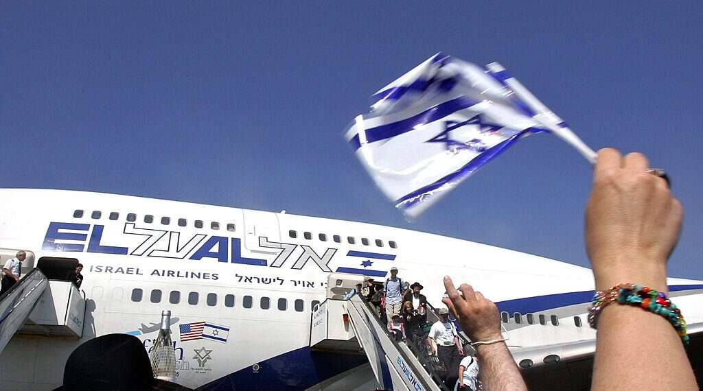New immigrants arriving in Israel (Reuters/Nir Elias) Ukraine war led to major spike in aliyah from Russia
