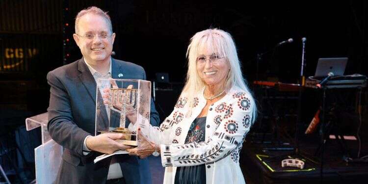 Jewish Agency honors Dr. Miriam Adelson for efforts to rescue Ukrainian Jews