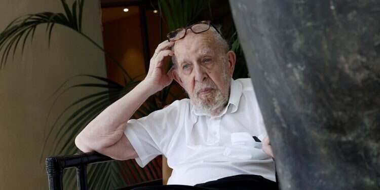 France races to document experiences of Jews who survived 1942 roundup