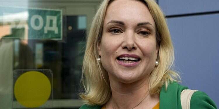 Marina Ovsyannikova Russian journalist detained, charged over war criticism