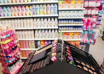 Taking aim at cost of living, Lieberman urges US, EU regulators to unravel red tape