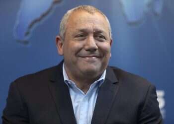 Ex-IDF chief Eizenkot plunges into politics, joins Gantz-Sa'ar alliance