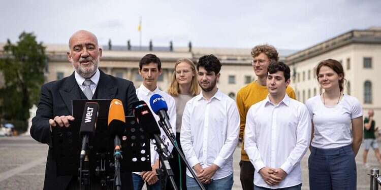 Ron Prosor, Isreal's new ambassador to Germany, in August 2022, alongside youth from both countries Israel's new envoy to Germany says 'the past is part of our relationship'